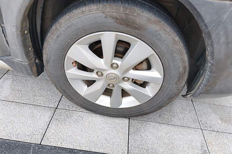 Used Nissan Livina 2013 Jingrui 1.6XL Manual Comfort Edition Right Front Wheel Hub