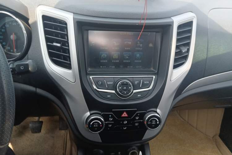 Used CHANGAN CS35 2014 1.6L Manual Luxury Navigation Model China IV Standard Audio And AC Panel