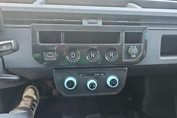 Used Farizon Xingxiang V 2023 V6E Ningde Times 41.86kWh Value Edition
