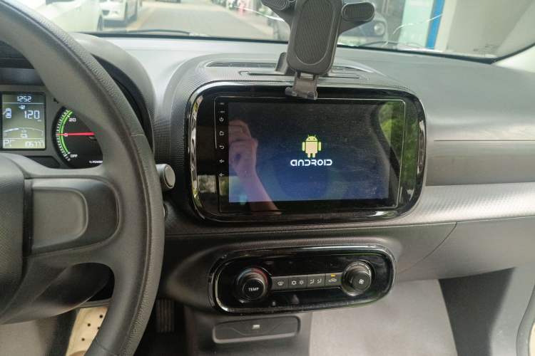 Used Roewe Clever 2021 302km All-Round Version Audio And AC Panel