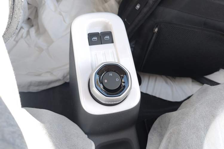 Used Geely Galaxy Panda 2025 210 km – Yuanqi Bear Gear Lever