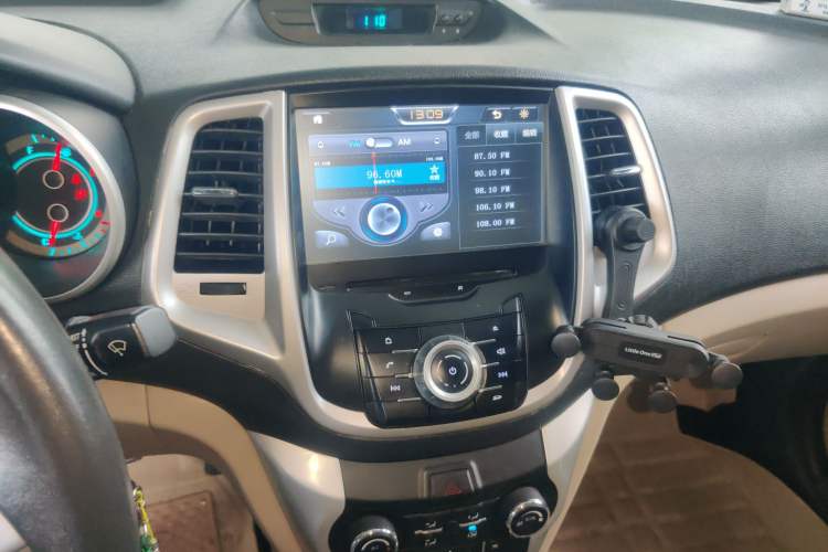 Used CHANGAN Eado 2014 1.6L Automatic Luxury Model Audio And AC Panel