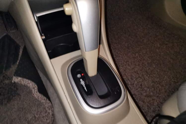 Used Nissan Sylphy 2012 Classic 1.6XE Automatic Comfort Edition Gear Lever
