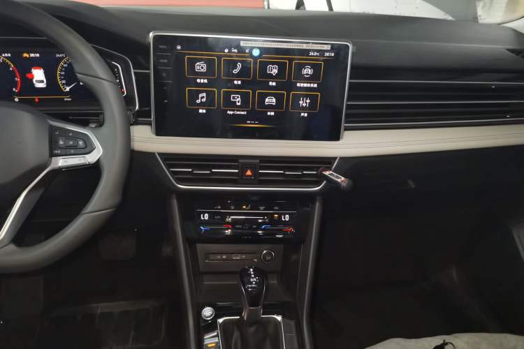 Used Volkswagen Tiguan L 2024 Outstanding Model 300TSI Automatic Two-Wheel Drive Longteng Edition