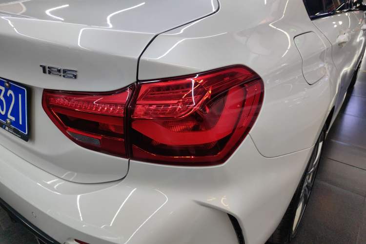 Used BMW 1 Series 2020 125i Leading Model M Sport Package Right Rear Taillight