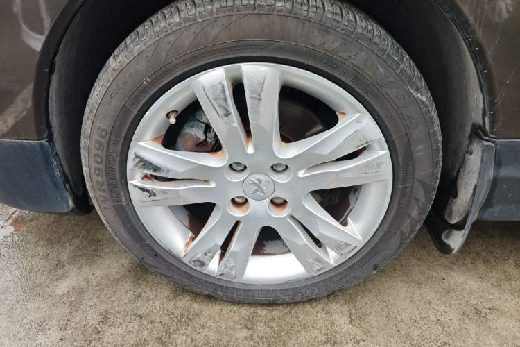 Used Peugeot 3008 2013 1.6THP Automatic Trend Edition Left Front Wheel Hub