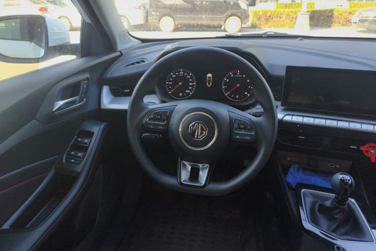 Used MG 5 2023 180 DVVT Manual Fashion Edition
