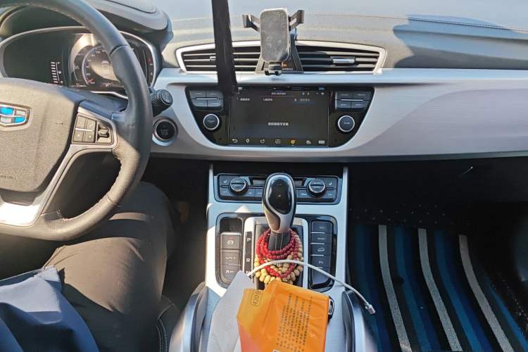 Used Geely Auto Emgrand X7 Sport 2016 1.8TD Automatic ZhiShang Model Audio And AC Panel