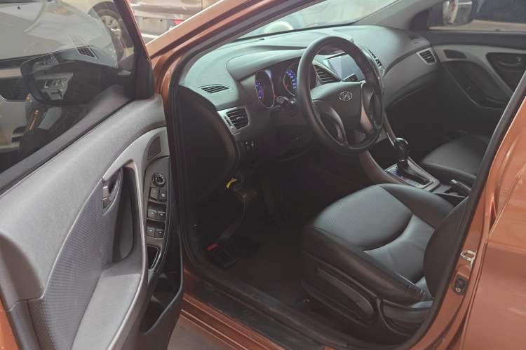 Used Hyundai Elantra (5th Generation / Langdong) 2012 1.6L Automatic Fashion Edition

