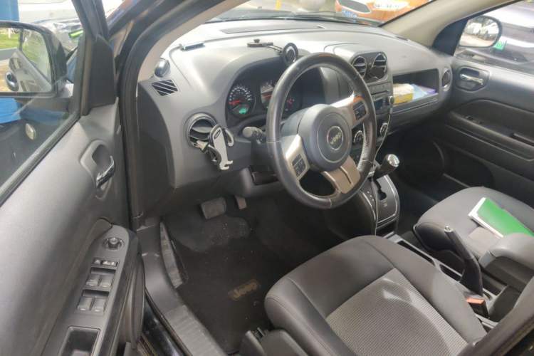Used Jeep Compass 2012 2.4L four-wheel-drive sport version