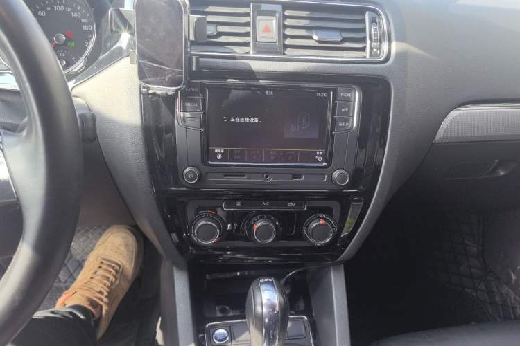 Used Volkswagen Sagitar 2018 280TSI DSG Ignite Edition Audio And AC Panel