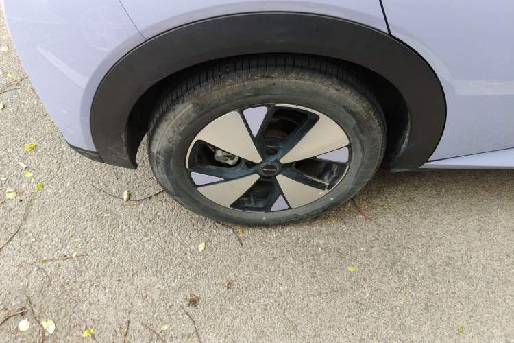 Used BYD Dolphin 2023 420 km Fashion Edition Right Rear Wheel Hub