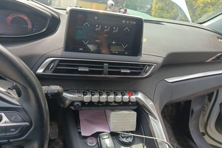 Used Peugeot 5008 2017 380THP 7-Seater Luxury Edition Audio And AC Panel