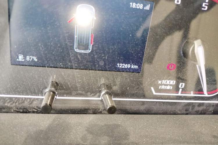 Used SAIC MAXUS Xintu V80 2024 Aotuntong 6MT Short-Wheelbase Ultra-Low Roof 127 Ps 5/6 Seats