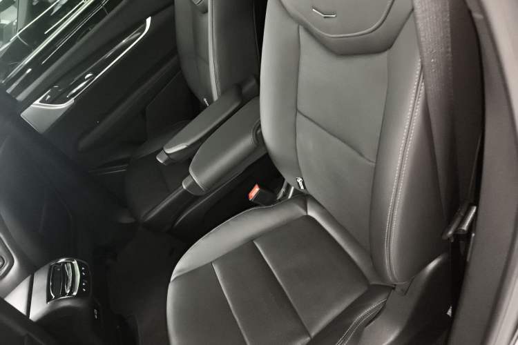 Used Cadillac XT6 2022 2.0T Six-Seater Four-Wheel-Drive Prestige Version
