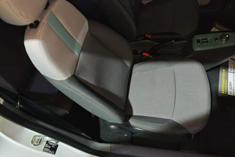 Used CHANGAN NEVO Lumin 2022 155 km – Refreshingly Sweet Edition Right Front Seat