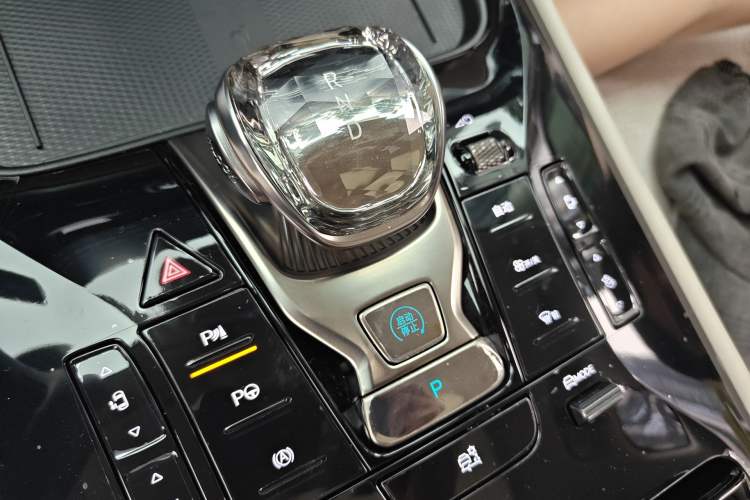 Used Denza D9 2024 DM-i 980 Four-Wheel Drive Flagship Model