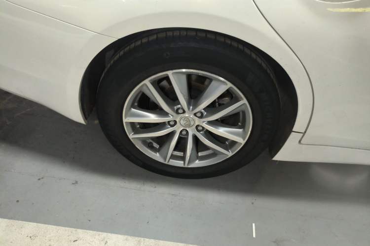 Used Infiniti Q50 2014 2.0T Comfort Edition
