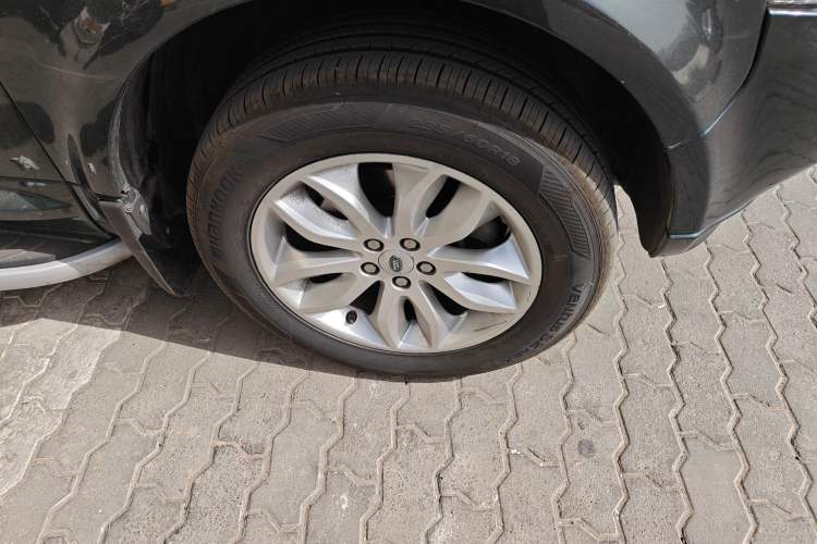 Used Land Rover Freelander 2 2010 3.2 i6 Automatic HSE Gasoline Version Right Front Wheel Hub