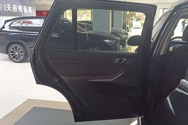 Used BMW X5 2023 xDrive 30Li M Sport Package
