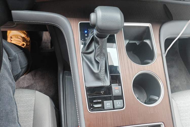 Used Toyota SIENNA 2023 2.5L Hybrid Comfort Edition Gear Lever