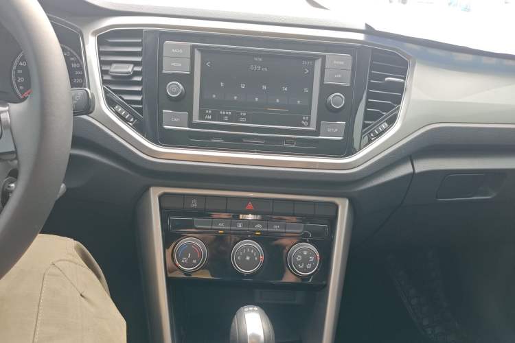 Used Volkswagen T-ROC 2019 230TSI DSG Two-Wheel-Drive Advanced Version China VI Standard
