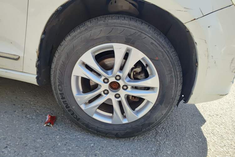 Used Haval H6 2013 Upgraded Model 2.4L Automatic Two-Wheel Drive Elite Version Right Front Wheel Hub