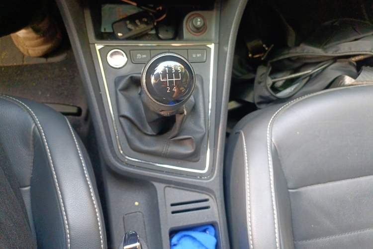 Used Volkswagen Lavida 2017 1.6L Manual Comfort Edition Gear Lever