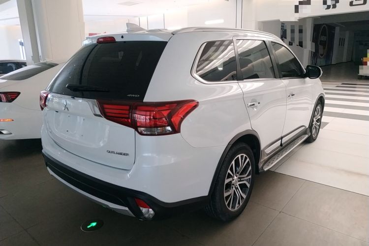 Used Mitsubishi Outlander 2018 2.4L 4x4 Elite Edition 5 Seats Rear Right 45 Deg