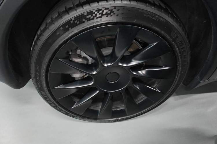 Used Tesla Model Y 2021 Long-Range All-Wheel-Drive Version 3D7
