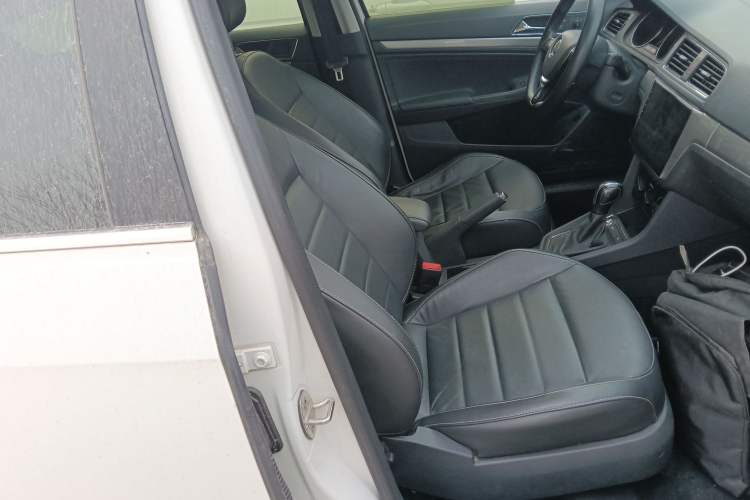 Used Volkswagen Lavida 2017 1.6L Automatic Comfort Edition
