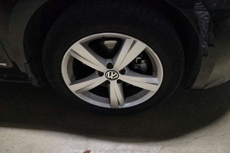 Used Volkswagen Passat 2013 1.8TSI DSG Prestige Edition Right Front Wheel Hub