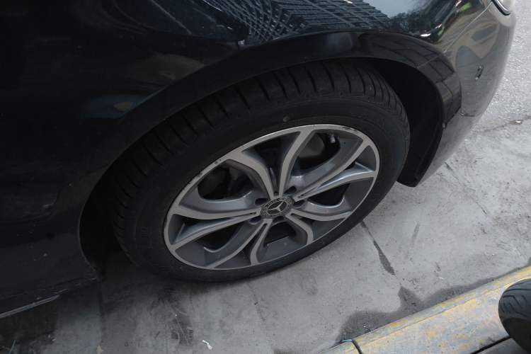 Used Mercedes-Benz E-Class 2022 E 300 L Sporty and Stylish Model Right Front Wheel Hub