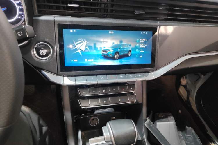 Used Sinotruk VGV U70 2020 1.5T Automatic Smart Luxury 7-Seater Audio And AC Panel