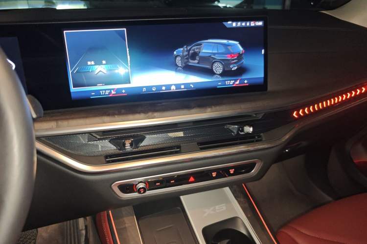 Used BMW X5 2023 xDrive 30Li Luxury M Sport Package Audio And AC Panel