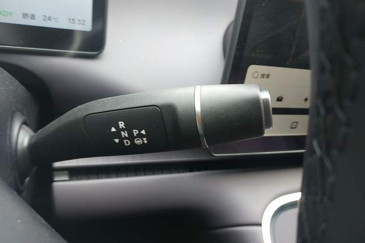 Used Leapmotor C16 2026 Extended-Range 280 LiDAR Zhizun Edition 5 Seats Gear Lever