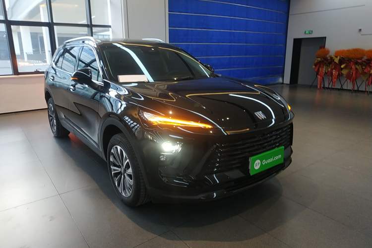 Used Buick Envision 2025 Encore Plus 28T Two-Wheel-Drive Platinum Edition