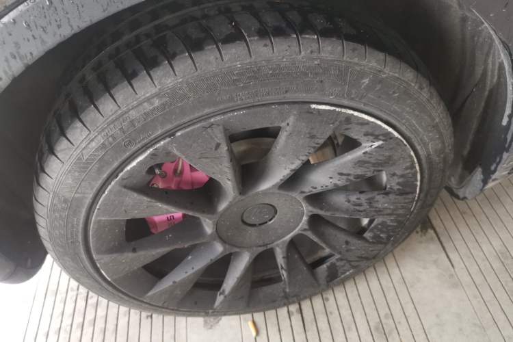 Used Tesla Model Y 2021 Long-Range All-Wheel-Drive Version Right Rear Wheel Hub