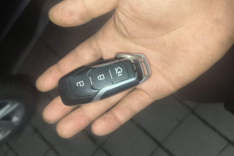 Used Ford Edge 2016 EcoBoost 245 Two-Wheel-Drive Titanium 5-Seater
