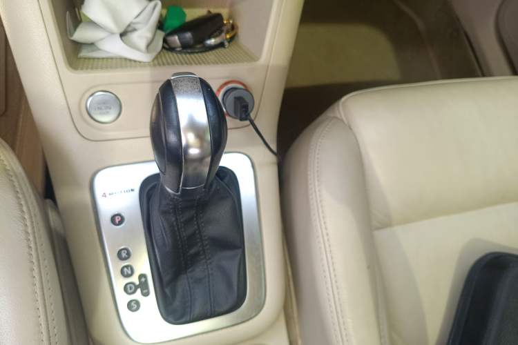 Used Volkswagen Tiguan 2012 2.0 TSI Automatic All-Wheel Drive Elite Edition Gear Lever