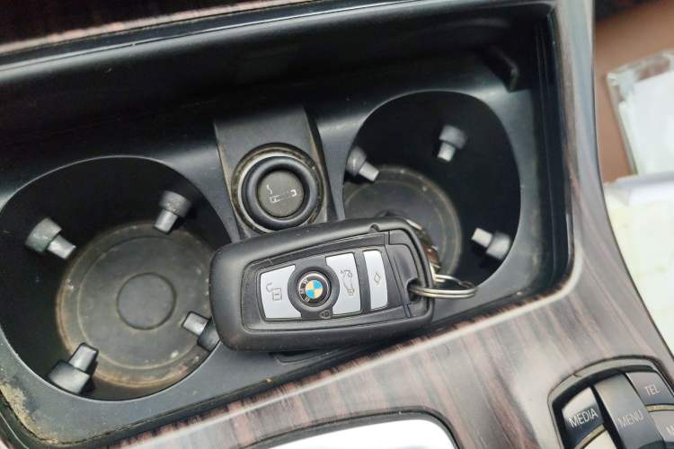 Used BMW 5 Series 2014 520Li Elegant Model
