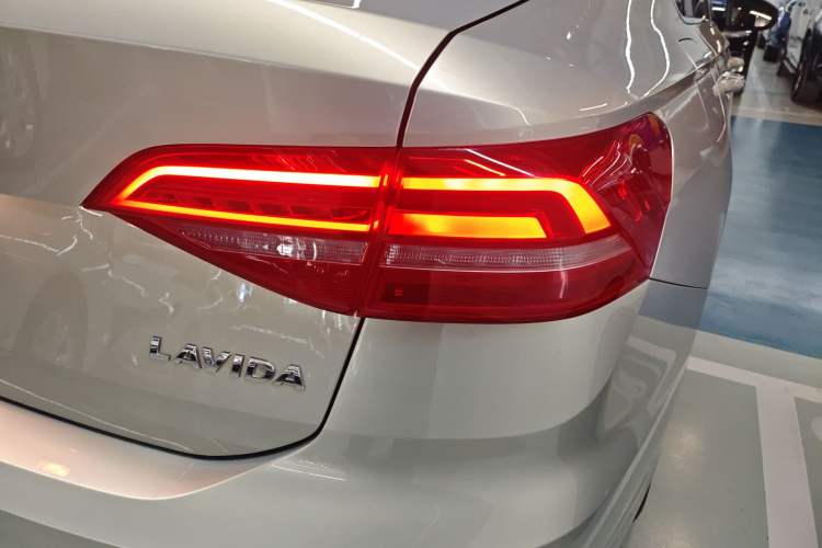 Used Volkswagen Lavida 2019 1.5L Automatic Comfort Edition China VI Standard Right Rear Taillight