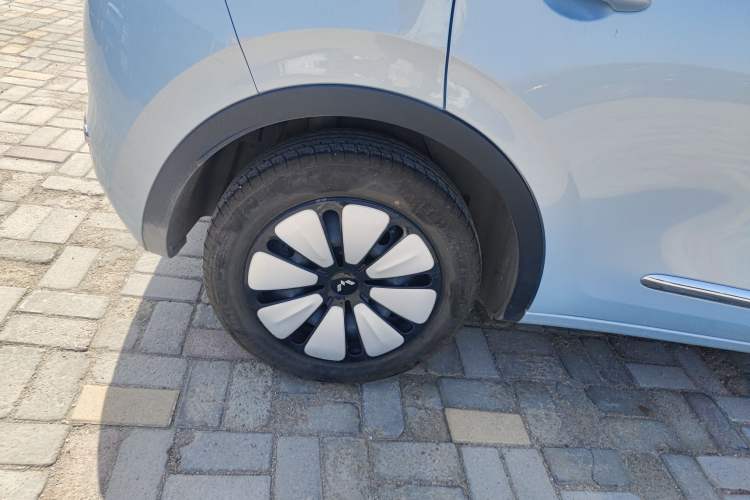 Used Wuling Bingo 2025 333 km Lingxi Deluxe Edition Right Rear Wheel Hub