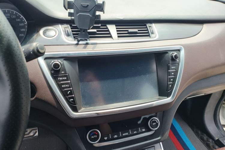 Used Land X7 2015 2.0T Panoramic Luxury Edition Audio And AC Panel