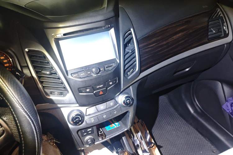 Used SsangYong Korando 2013 2.0L Gasoline Two-Wheel Drive Automatic Elite Edition
