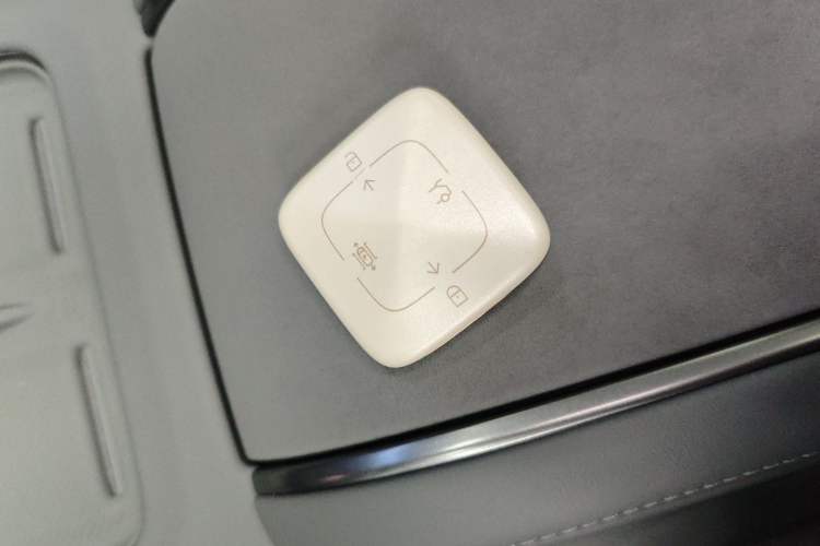 Used Zeekr 7X 2025 100kWh Long-Range All-Wheel Drive Intelligent Driving Version Interior 1