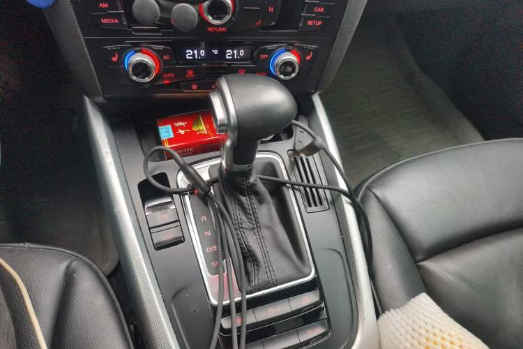 Used Audi Q5 2013 40 TFSI Technology Edition Gear Lever