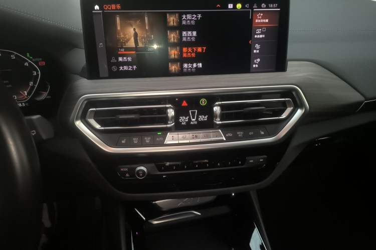 Used BMW X3 2022 Facelift xDrive30i Luxury Edition M Night Edition Package Audio And AC Panel