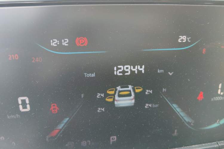 Used CHANGAN Eado 2023 Changan Edition PLUS Blue Whale NE 1.4T GDI DCT Prestige Version Odometer Close Up