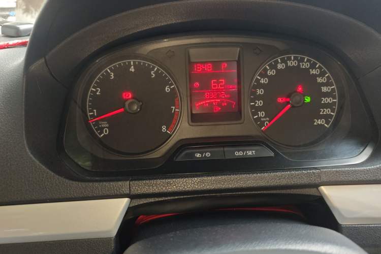 Used Volkswagen Jetta 2015 Value Edition 1.6L Automatic Comfort Version Instrument Cluster